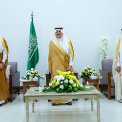 سموُّ أميرِ منطقةِ الجوف يُدَشِّنُ ميدانَ الأضارعِ للهجن ويشهدُ أولَ سباقاته