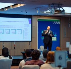 سمو أمير منطقة جازان يتفقد سير العمل بمشروع مطار الملك عبدالله بن عبدالعزيز بجازان الجديد