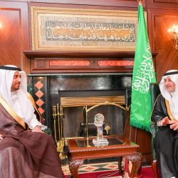 أمير تبوك يستقبل مدير فرع هيئة حقوق الإنسان بالمنطقة