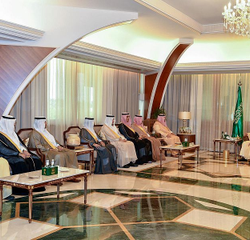 سمو أمير الرياض بالنيابة يستقبل وكلاء إمارة المنطقة المساعدين ومدراء العموم والموظفين
