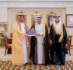 سمو أمير نجران يكرم الخليل ويبارك تكليف آل ناصر مديرًا لجوازات المنطقة