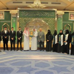 بلدية بيشة تنفذ أعمال صيانة ٤٢٠ عمود إنارة خلال شهر