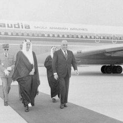 أمين عسير يتفقد حاضنة الاسر المنتجة بساحة الندى بالواديين