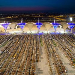 سمو أمير المنطقة الشرقية يستقبل مواطنة كفيفة حصلت على الدكتوراه