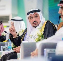 سمو أمير القصيم يدشّن الإهداء المقدم من موسم عنيزة للتمور لأبطال الحد الجنوبي