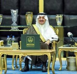 معرض الصقور والصيد السعودي الدولي يعيد أصغر صقّار إلى أجواء المنافسة