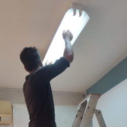 مركز الملك سلمان يوزع سلال غذائية للمتضررين من السيول بمأرب