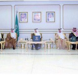 سمو أمير الحدود الشمالية بالنيابة يلتقي أمين المنطقة ورؤساء البلديات