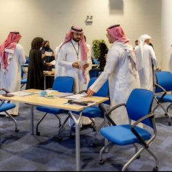 أمير تبوك يستقبل المواطنين في اللقاء الأسبوعي