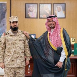 سمو أمير الحدود الشمالية بالنيابة يلتقي أعضاء اللجنة الرئيسة للاحتفال باليوم الوطني الـ 92