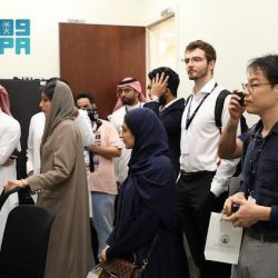 رئيس جامعة الملك خالد يكرم طالبة مخترعة حصلت على ذهبية معرض “KIWE” 2022 بكوريا