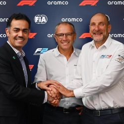 معرض الصقور والصيد السعودي الدولي ينظم عروضاً للطائرات اللاسلكية والورقية