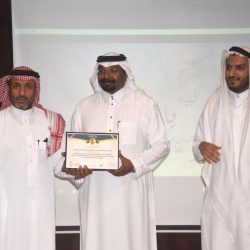 وزير الصناعة والثروة المعدنية يتفقد غرفة التحكم لمنافسة رخصة كشف الخنيقية الإلكترونية