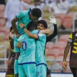 وزير الرياضة يكرِّمُ 16 فائزاً بكؤوس مهرجان وليِّ العهدِ للهجن 2022م