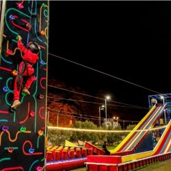 “بر جدة” توزع بطاقات مسبقة الدفع على الأسر المتضررة من الأمطار 