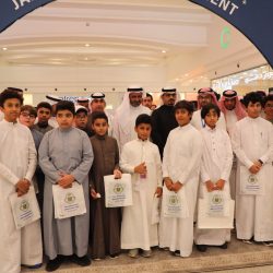 أمير تبوك يواسي العميد القحطاني في وفاة شقيقه