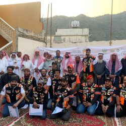 أمير الرياض يزف 100 من أبناء إنسان إلى عش الزوجية