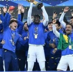 بابا نويل جاي علشان يقولكم كل سنة وانتم طيبين