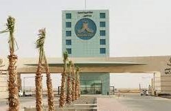 محافظ القرى القرملة يدشن مشروع كسوة الشتاء للمستفيدين بجمعية القرى بالأطاولة.