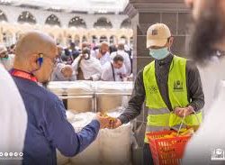 7 آلاف متطوّع يشاركون في تقديم الخدمات لقاصدي المسجد النبوي بعدة لغات