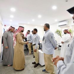 الأمير خالد الفيصل يقدم التعازي لذوي غرقى بمحافظة القنفذة