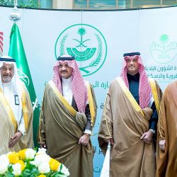 الأمير تركي بن طلال يزور المسنة شرعاء القحطاني