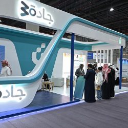 مهرجان قمم الدولي يعرِّف زواره بلون «الرزفة» النجراني