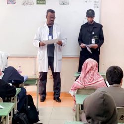 محافظ بيشة يزور إدارة التعليم 