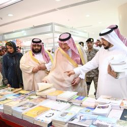 رئيس جامعة الملك خالد يكرم فريق عمادة التعلم الإلكتروني بعد تحقيق عدة جوائز ومنجزات