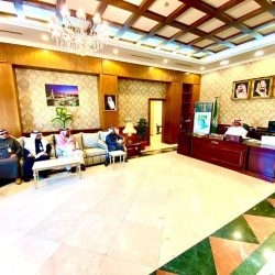 مدير شرطة محافظة الطوال العقيد طاهر صميلي يقلد الرقيب أول يحيى مدخلي رتبته الجديدة