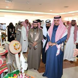 سمو أمير منطقة جازان يتجول بين زوار فعاليات “الليوان”