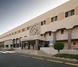 “شؤون الحرمين” تواصل توزيع نسخ القرآن الكريم بلغات عدة في أرجاء البيت العتيق