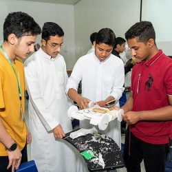 شؤون الحرمين توفر التفاسير وتراجم معاني كلمات القرآن بعدة لغات للقاصدات الناطقات بغير العربية