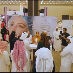 السرطان السعودية توزع 1500 علم في طرقات الخبر تازمناً مع فرحة الوطن بيوم العلم السعودي 