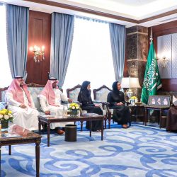 أمير تبوك يستقبل المهنئين بشهر رمضان المبارك