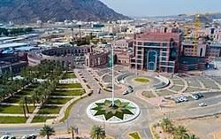 سمو أمير منطقة الجوف يستقبل المدير العام لمركز عبدالرحمن السديري الثقافي ويكرم المشاركين بجائزة أبحاث الزيتون