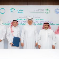 منسوبو متوسطة الرفيعة يوزعون وجبات الإفطار بالتعاون مع ” بنات الجوف فيهن خير