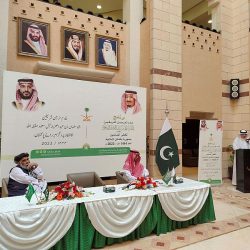 سمو أمير الحدود الشمالية يقيم مأدبة إفطار لأصحاب الفضيلة والقيادات العسكرية ومديري الإدارات وأهالي المنطقة