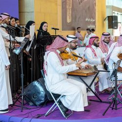 “مدني المدينة المنوّرة” ينقذ شخصاً احتُجز في سيل داخل مركبته