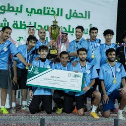 سمو نائب أمير مكة المكرمة يشارك رجال الأمن والجهات المشاركة في خدمة ضيوف الرحمن طعام الإفطار ‏في المسجد الحرام