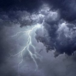 حالة أمطار متوسطة إلى غزيرة على منطقة جازان تشمل معظم المحافظات