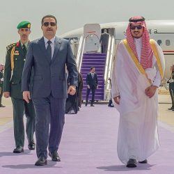 رئيس الوزراء العراقي يصل جدة للمشاركة في القمة العربية 32