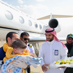 أولى رحلات الحجاج من جمهورية بنجلاديش ضمن مبادرة “طريق مكة” تصل إلى المملكة