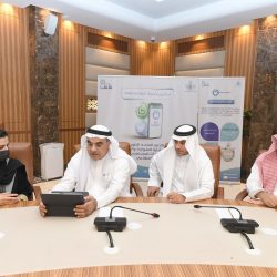 العزازي يشارك في حفل تخرج الطلاب المصرين   بعدد من مدارس مسار المنهج المصري بالسعودية