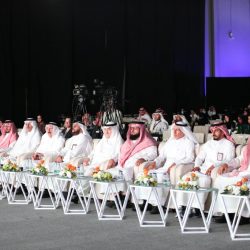 طلاب وطالبات مدارس تعليم الشرقية ينفذون التجارب العلمية في بيئة الجاذبية الصغرى. 