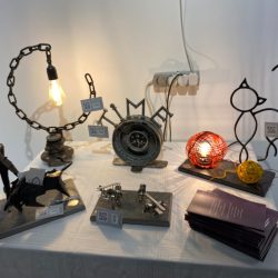 د. سمر الشامسي توقع على ” تاريخ الفن والعمارة” في معرض أبوظبي للكتاب