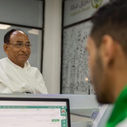 بتوجيه سموِّ أمير منطقة الجوف .. محافظ دومة الجندل يستقبلُ طلائعَ رحلات ضيوف الرحمن