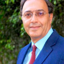 محافظ الزكاة والضريبة والجمارك يقف على تنفيذ خطة الهيئة لموسم الحج