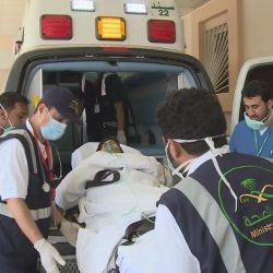 الحجاج يتوافدون إلى منى لقضاء يوم التروية