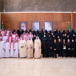 أمير الشرقية يستقبل الفائز بجائزة (كتب السلام) الدولية 